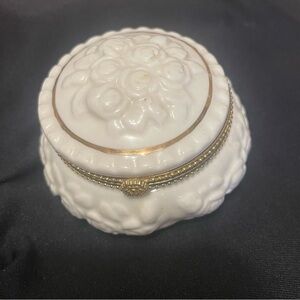 019 Vintage Diamonique Chic White Ceramic Trinket Box with Gold Trim